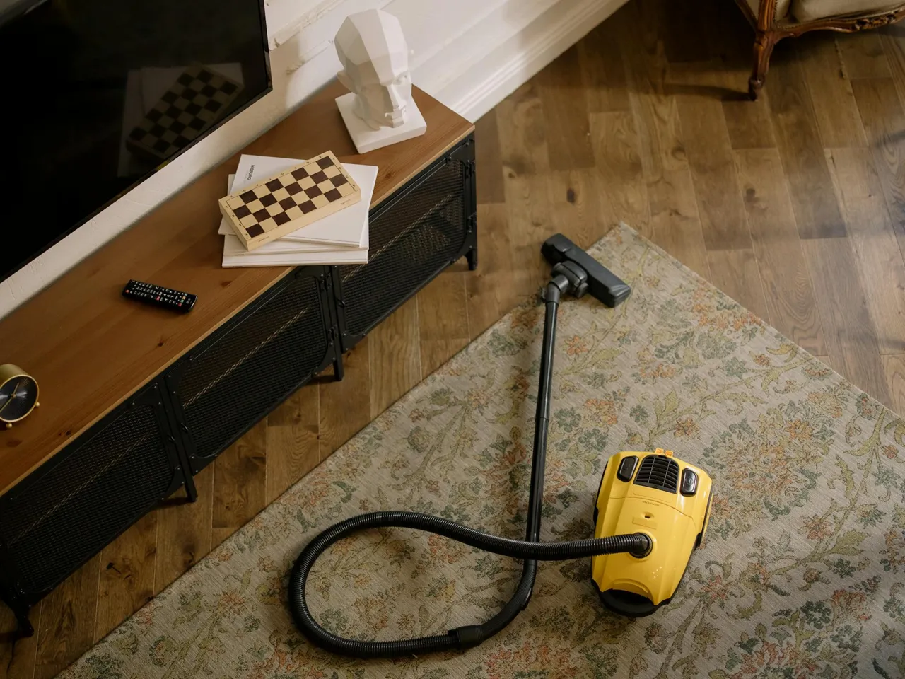 Industrial carpet cleaning machine buffing a rug